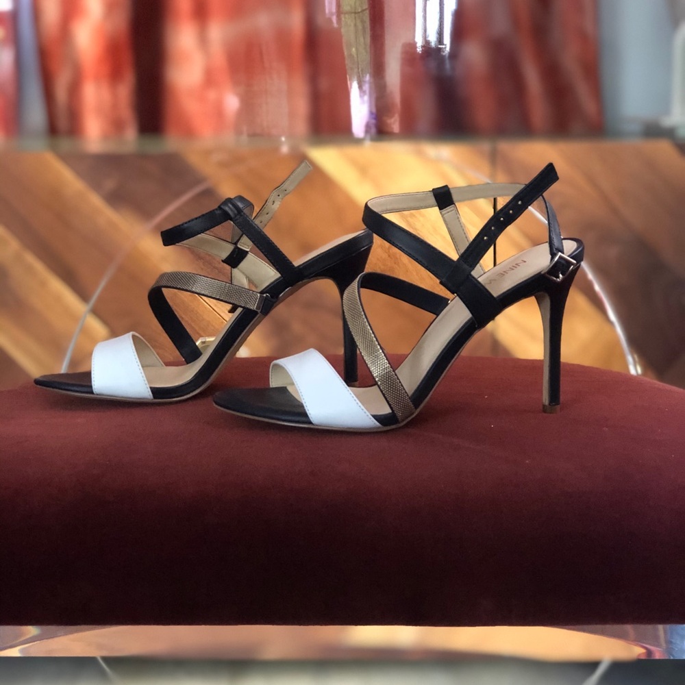 Sexy understated Nine West heels!